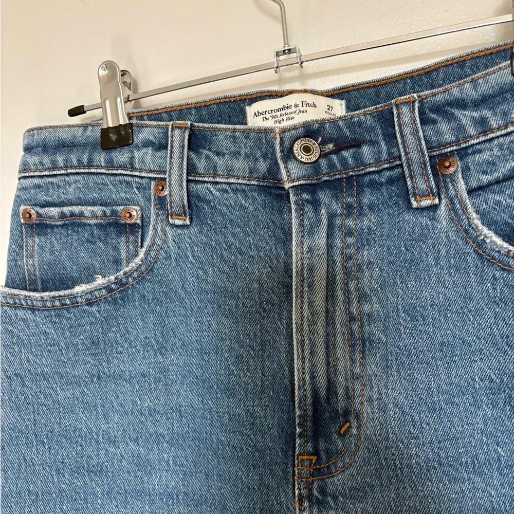 Abercrombie & Fitch 90s Relaxed Jean - Picture 4 of 4